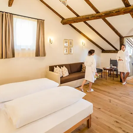 Romantik Jagdhof Hotel Caldaro